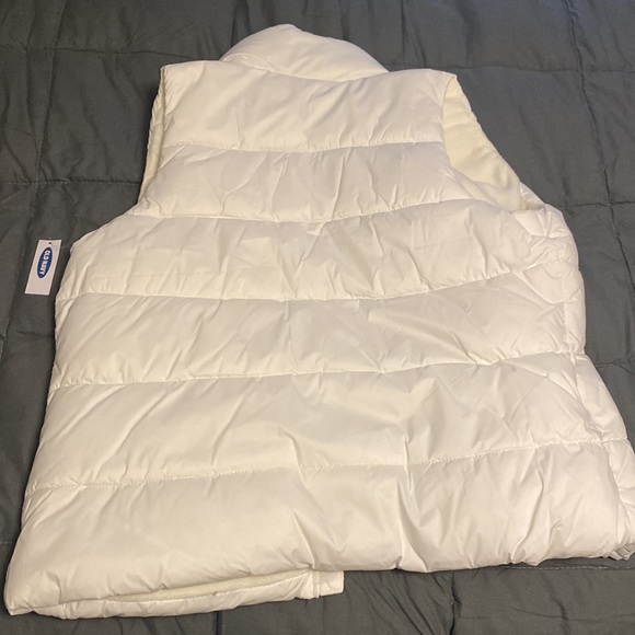 Women’s White Old Navy Puff Vest - Picture 2 of 4